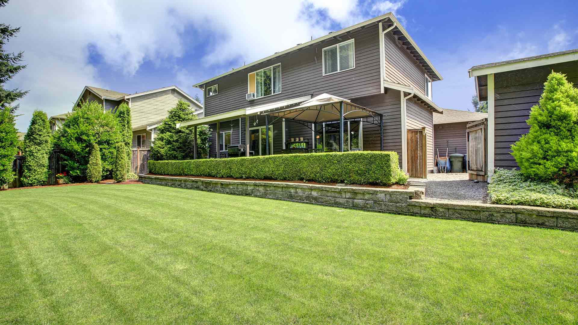 Residential property in Gresham, OR with a healthy, fertilized lawn.