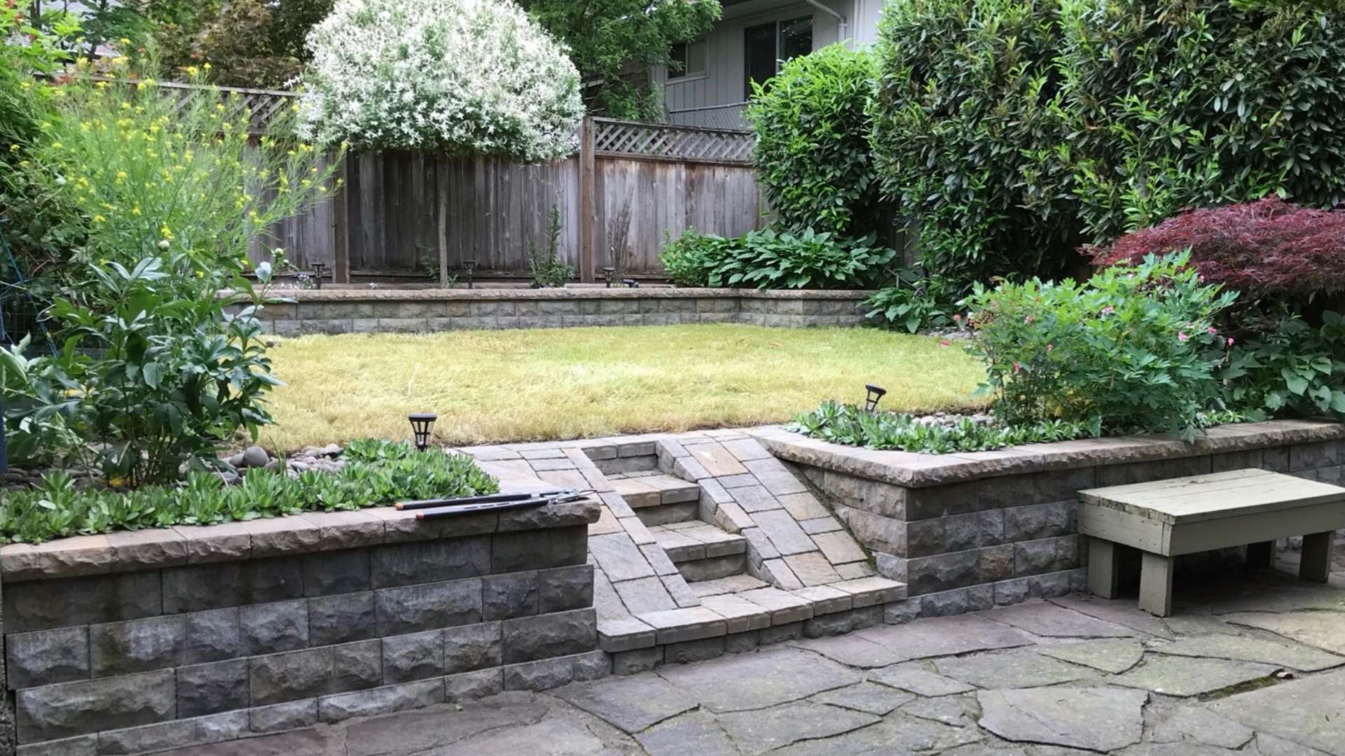 3 Common Landscape Elements to Add to Your New Patio