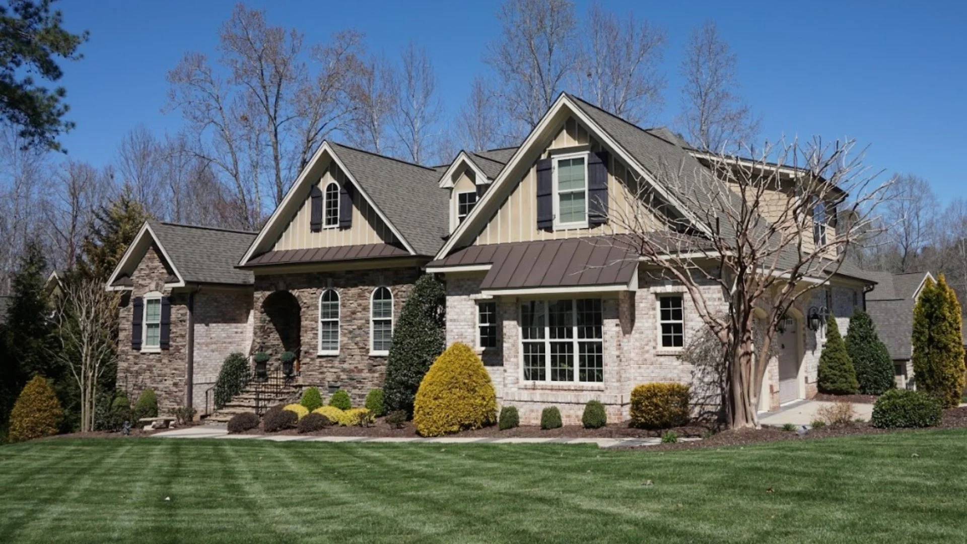 How to Renovate Your Landscape Beds to Enhance Their Curb Appeal