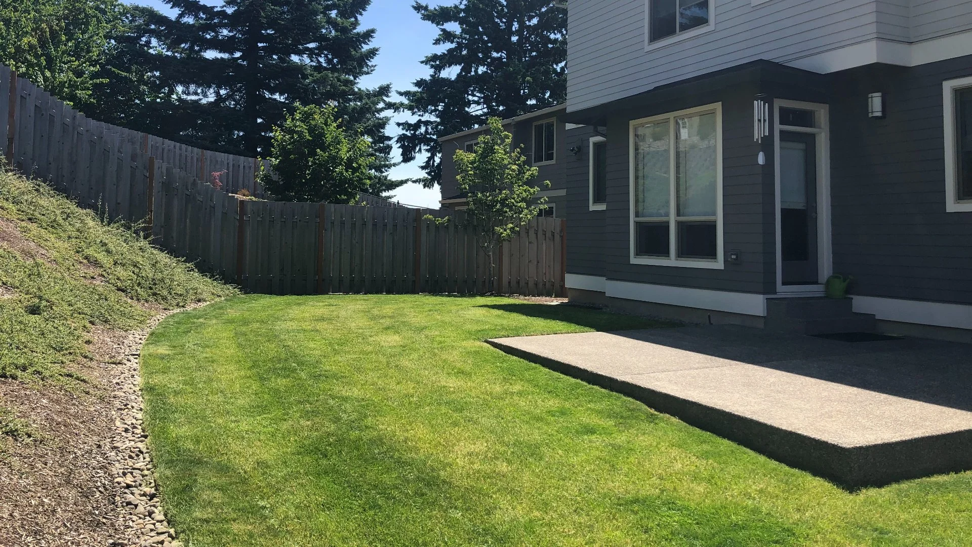 How Are Annual & Perennial Weeds Different From Each Other?