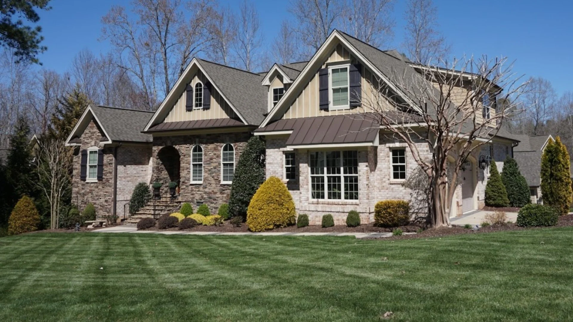 Green Flags to Look for When Choosing a Company for Your Fall Cleanup