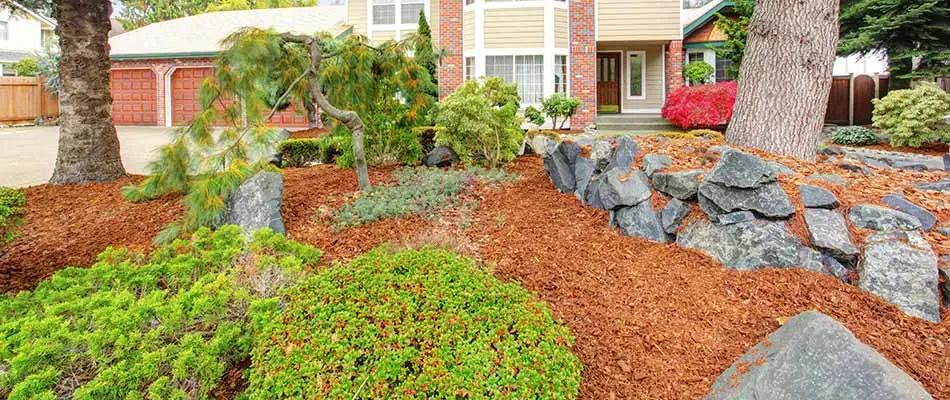 This yard in Troutdale, OR chose mulch for fall ground cover.